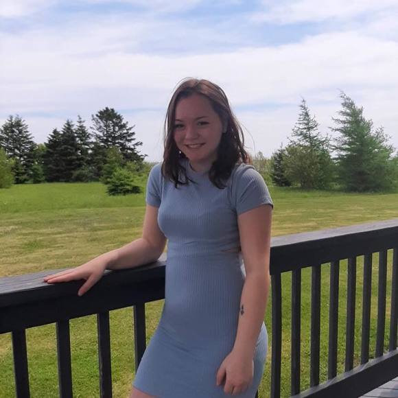 Meet your Posher, Chloé - Picture 1 of 1